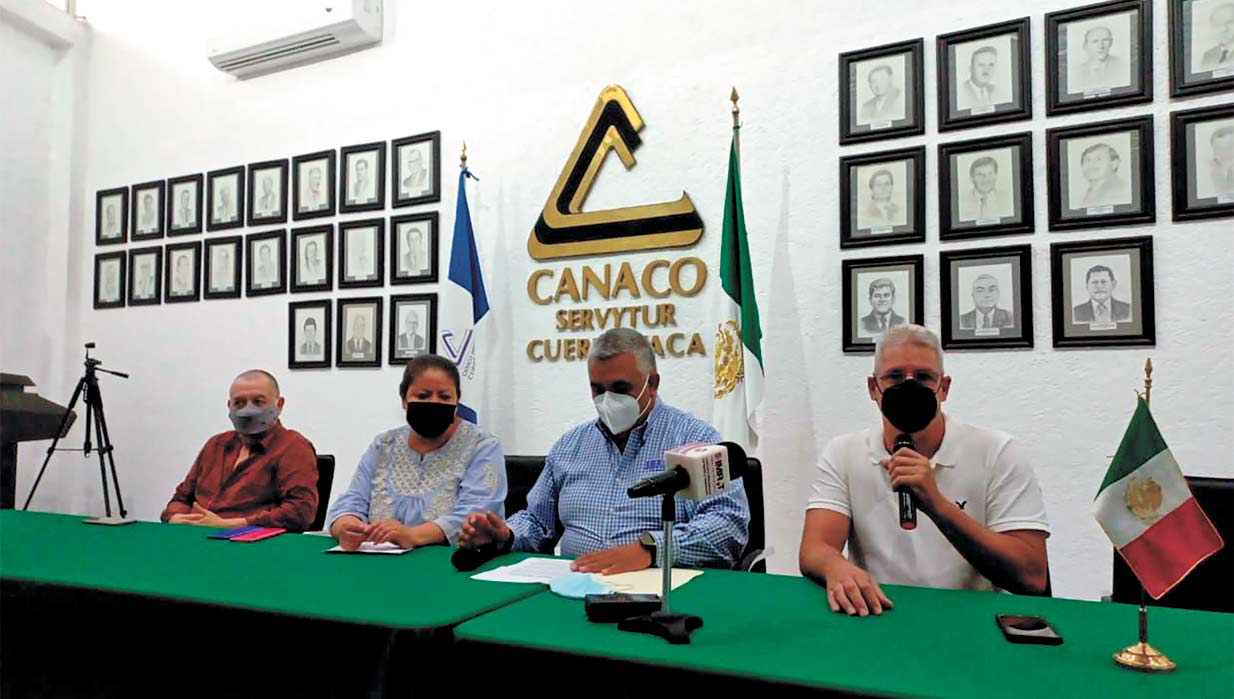 Urgen empresarios al alcalde de Cuernavaca a limpiar el centro de ambulantaje