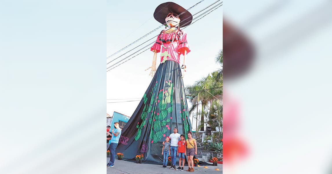 Catrina más grande de Morelos está en la 3 de Mayo , de Emiliano Zapata