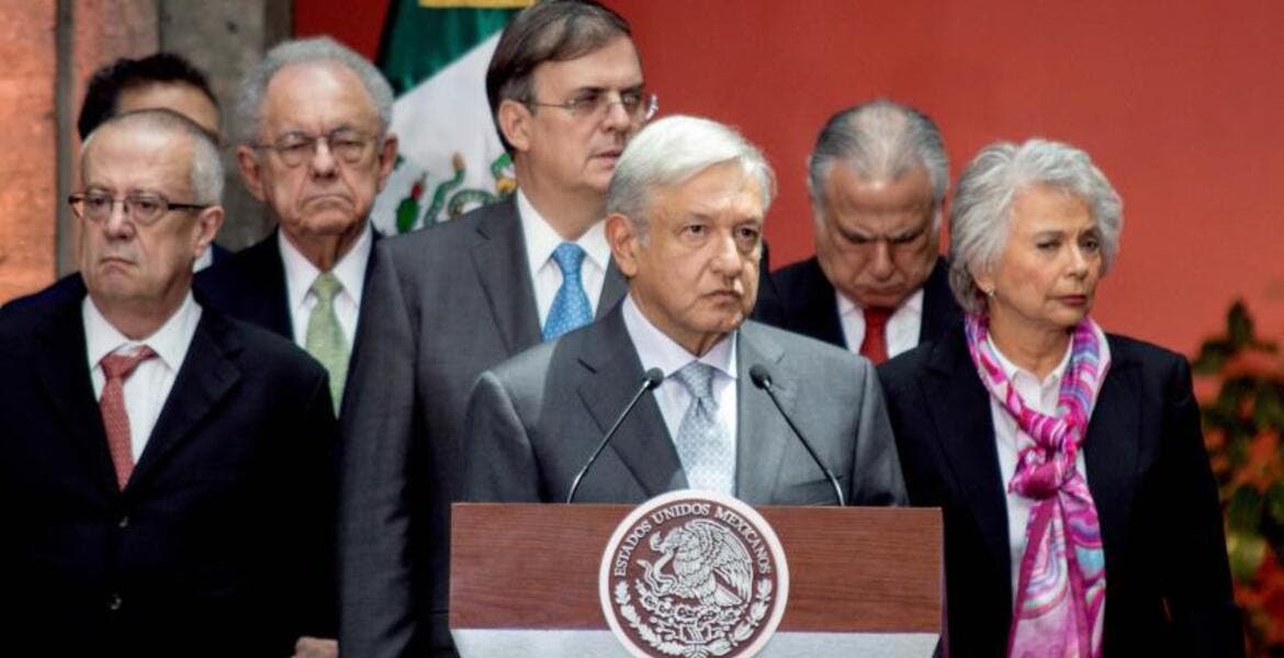 El presidente Andrés Manuel junto a gabi...