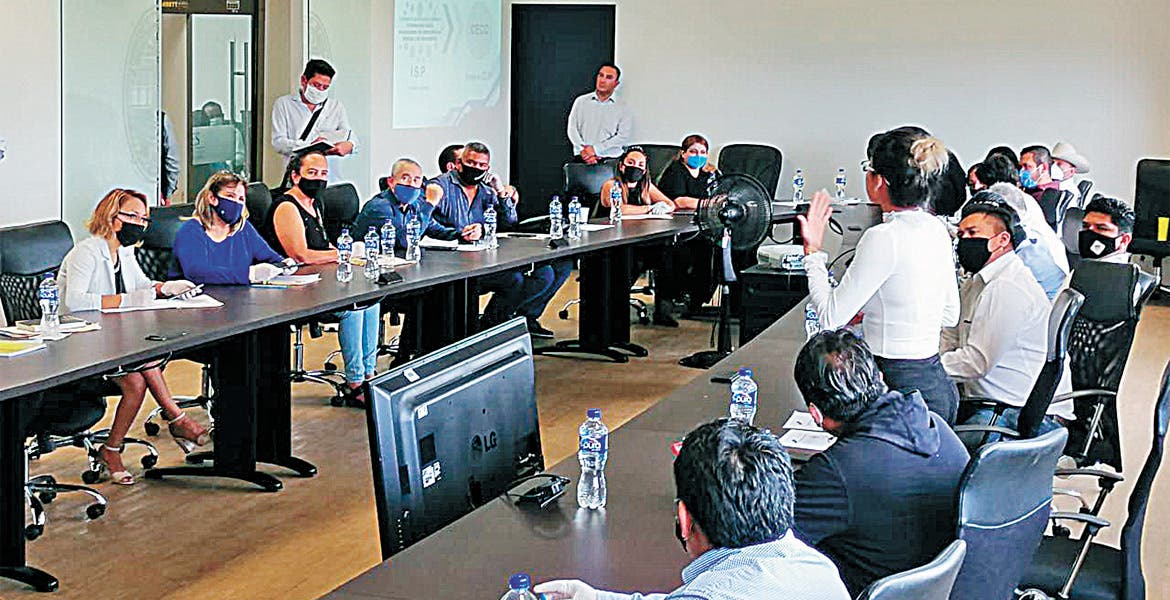 A cumplir. En Torre Morelos se llevó a cabo la  reunión del Comisionado Estatal de Seguridad con alcaldes y representantes, para comunicar las disposiciones federales.