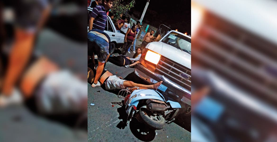 Motociclistas en Morelos chocan aparentemente ebrios