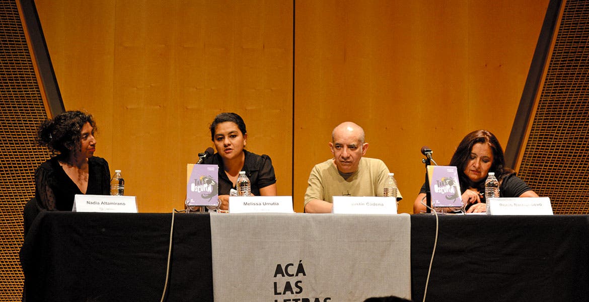 Agustín Cadena presentó su novela "Tan oscura" en la sala Manuel M