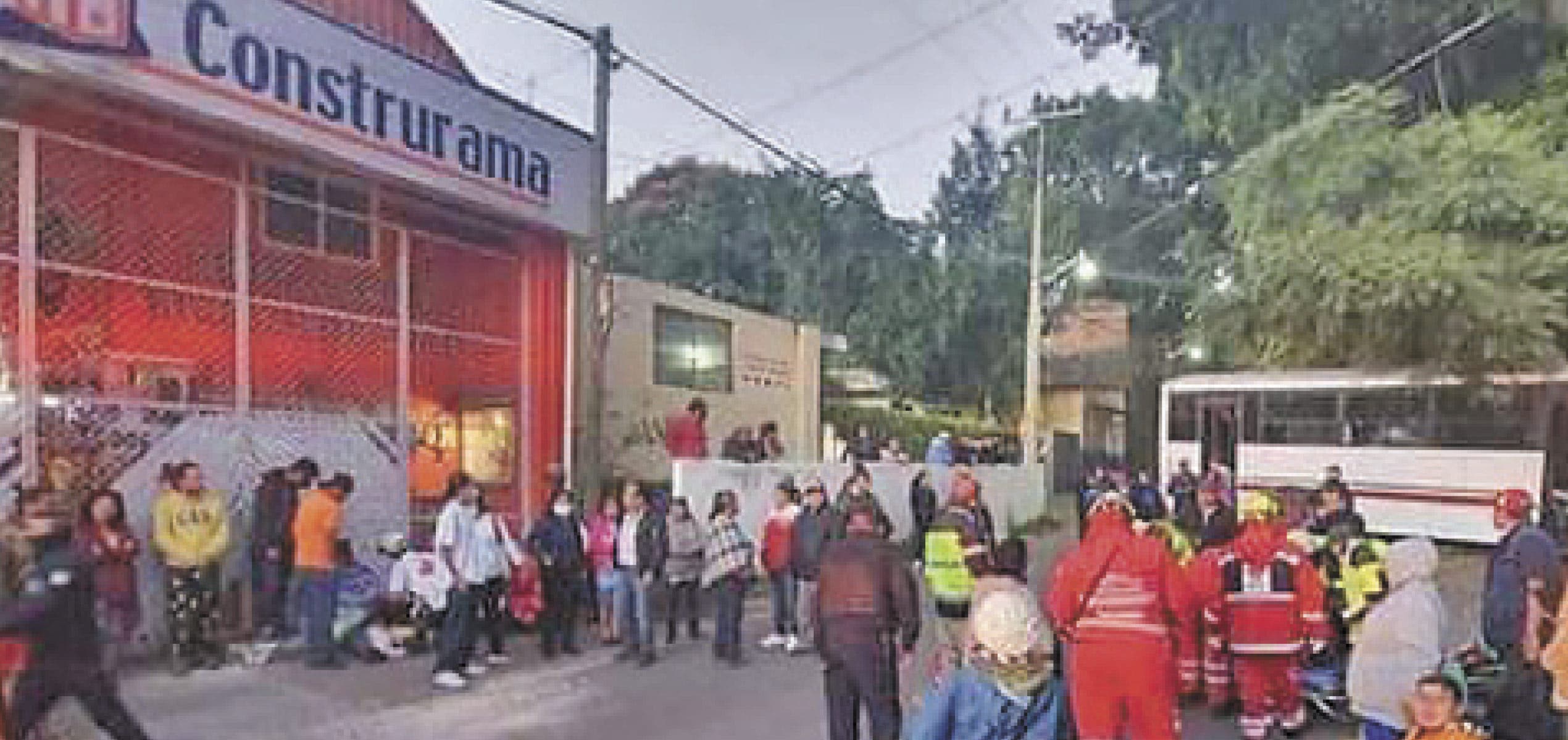 ACCIDENTE - Apoyan a los afectados de accidente en Tepoztlán