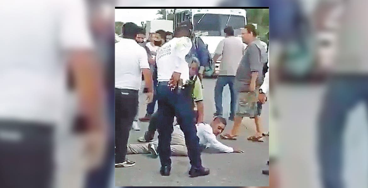 Someten. Un sujeto fue detenido por policías, tras asaltar una Ruta 3 en la avenida Adolfo López Mateos, del poblado de Acatlipa.
