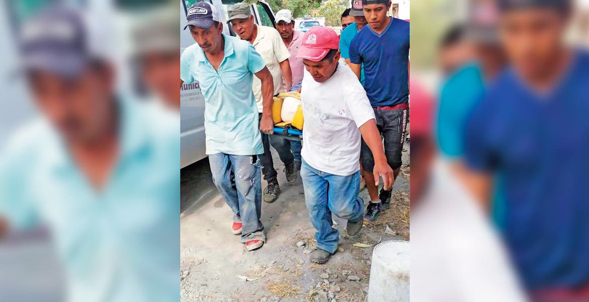 Rescatan a hombre tras caída en Yautepec