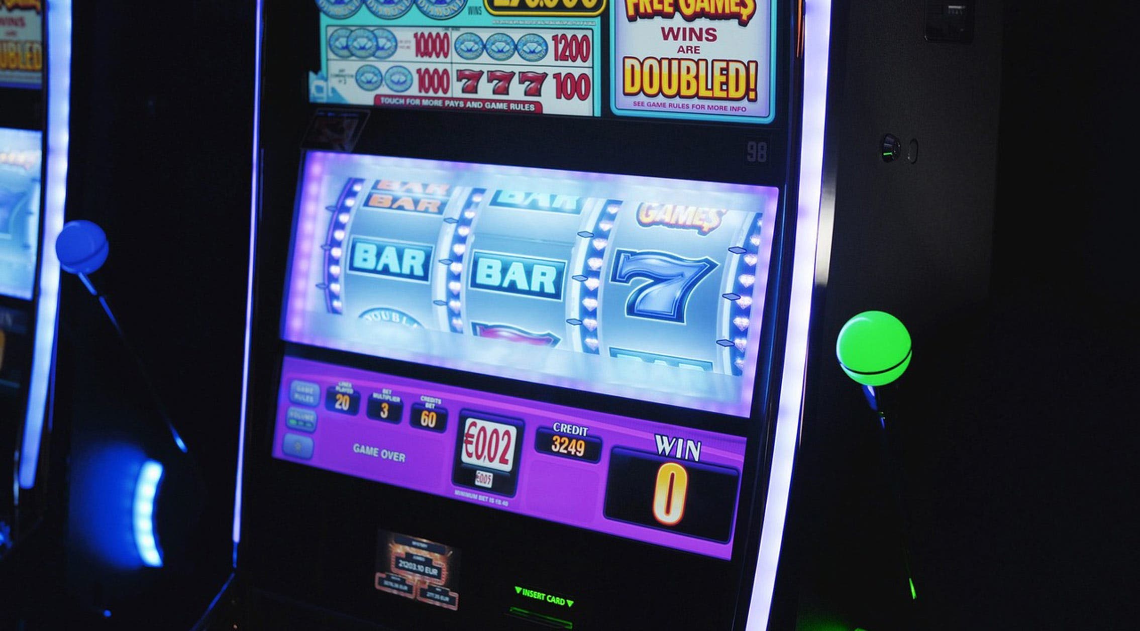 Игровые автоматы тысяч рублей. Игровые автоматы. Автомат казино. Игровой автомат (азартные игры). Слоты казино.