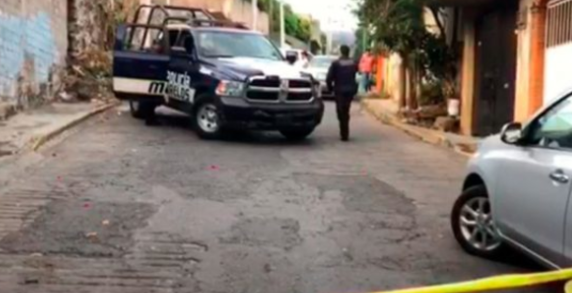 Una joven y su novio aparecen enterrados en casa de ex pareja de ella, en Cuernavaca