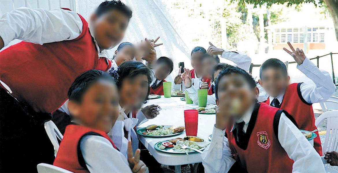 Proponen prohibir que menores reciban alimentos azucarados y calóricos en escuelas