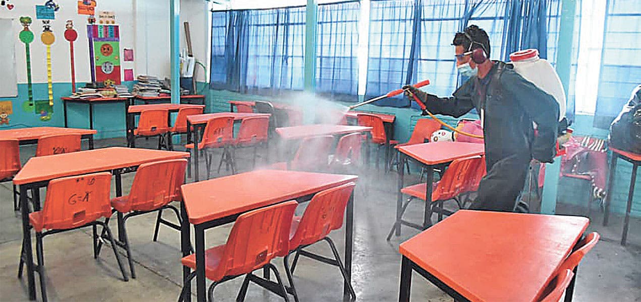 Desinfectan escuelas en Cuautla Morelos