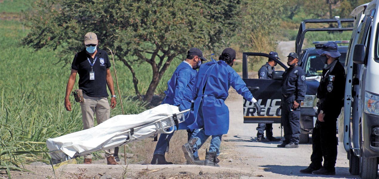 Hallan cadáver en campos de cultivo de Zacatepec