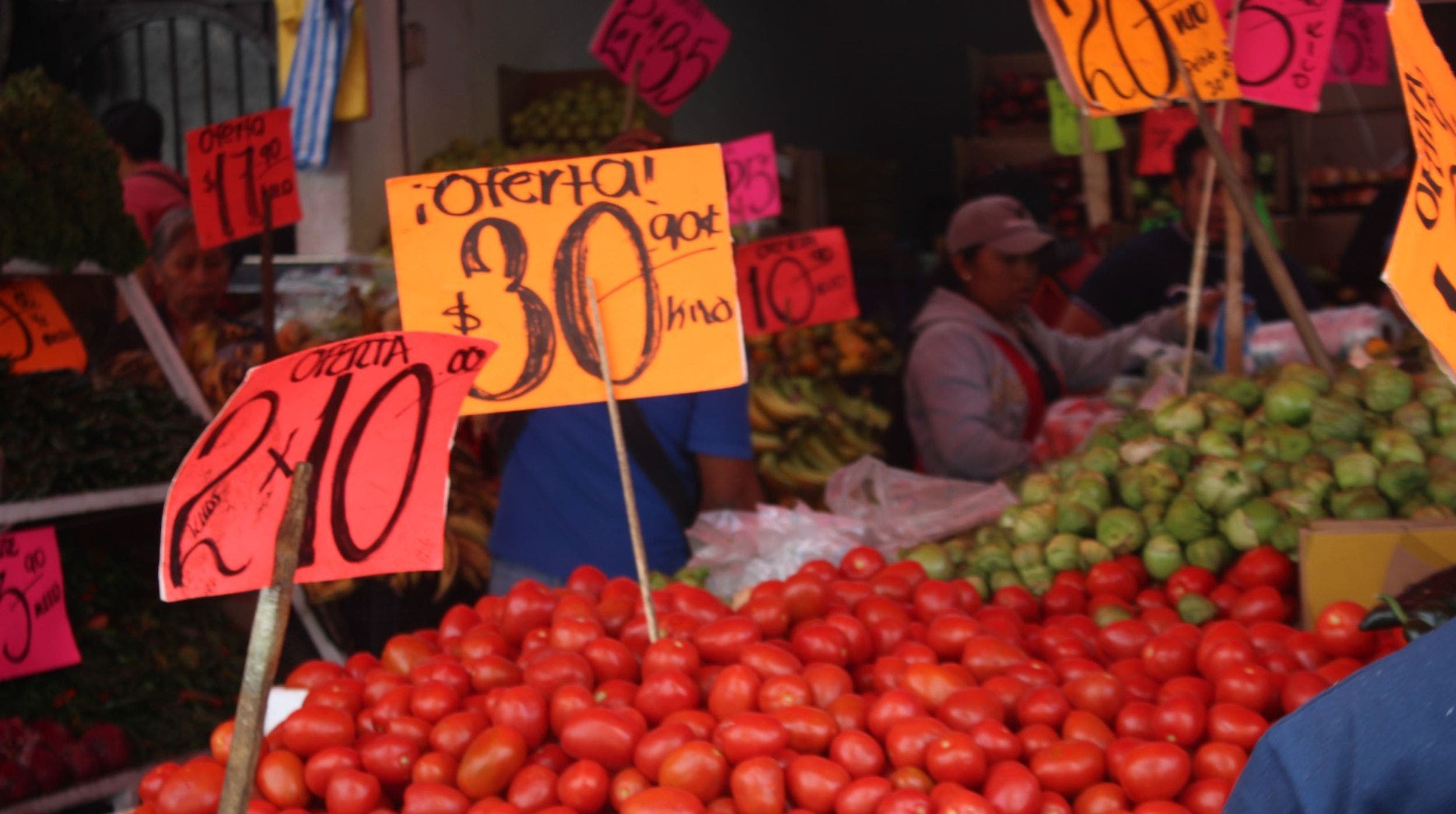 Precio de jitomate baja hasta 30 pesos por kg en Cuernavaca