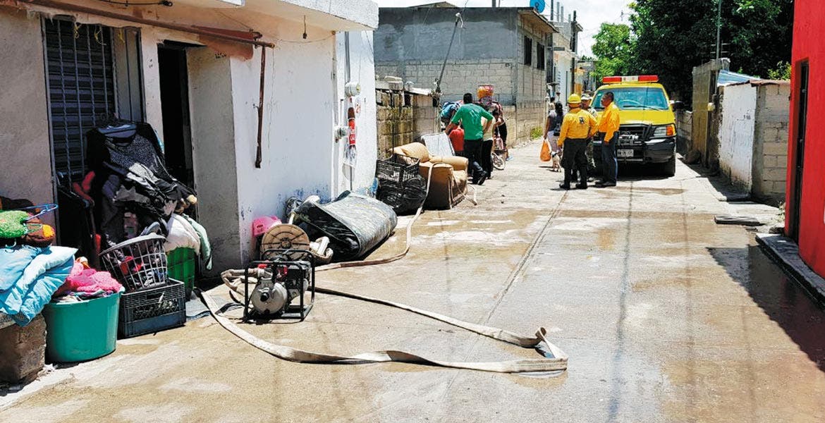Se desborda barranca y deja a