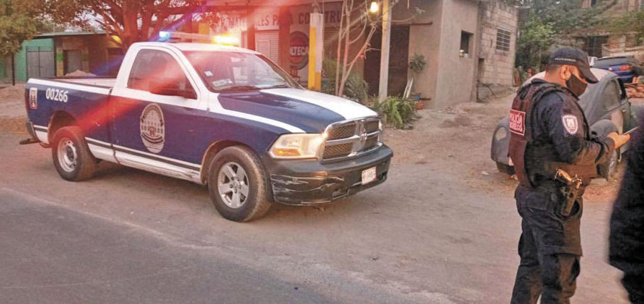 Embiste vehículo a mototaxista en Xoxocotla y muere