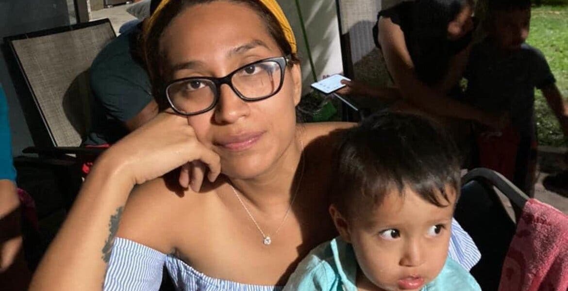 Mujer aparece con niño en Puebla; se fue por voluntad propia
