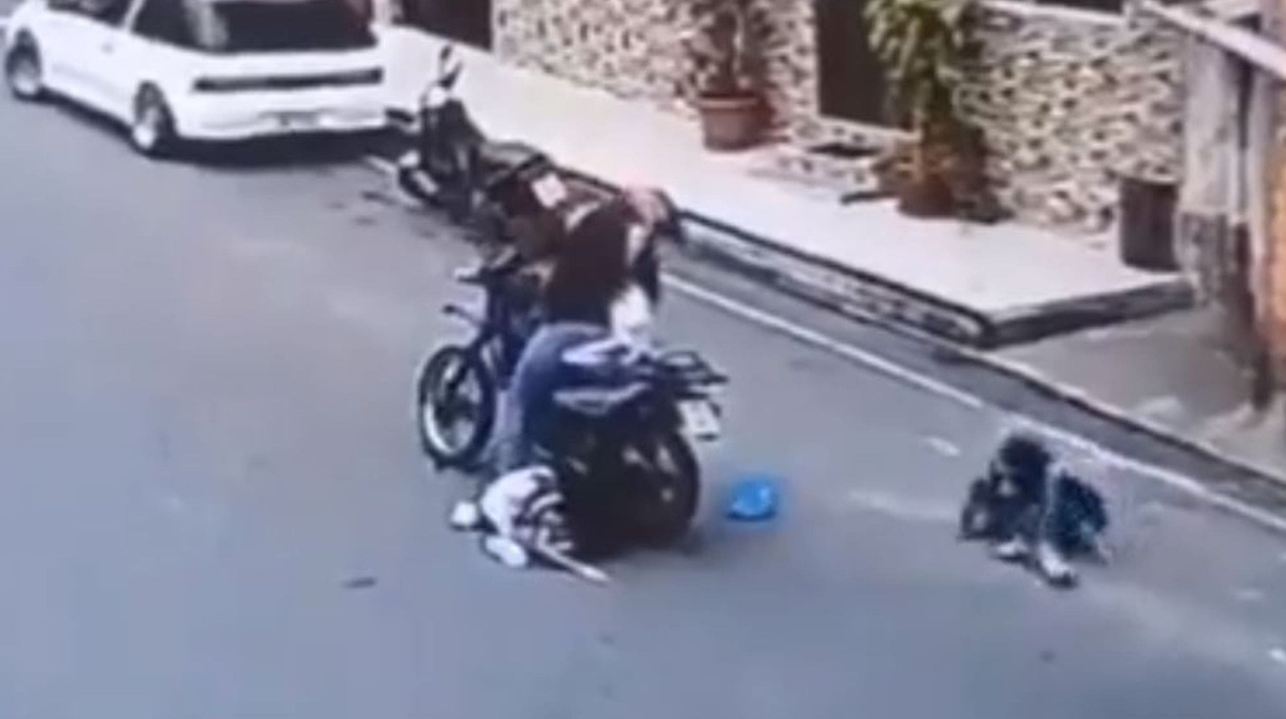 VIDEO: A un día de su cumpleaños, niña pierde brazo tras caer de moto |  Noticias | Diario de Morelos