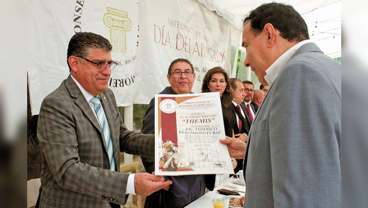 Otorga Consejo Estatal de Abogados reconocimiento póstumo a don Federico Bracamontes