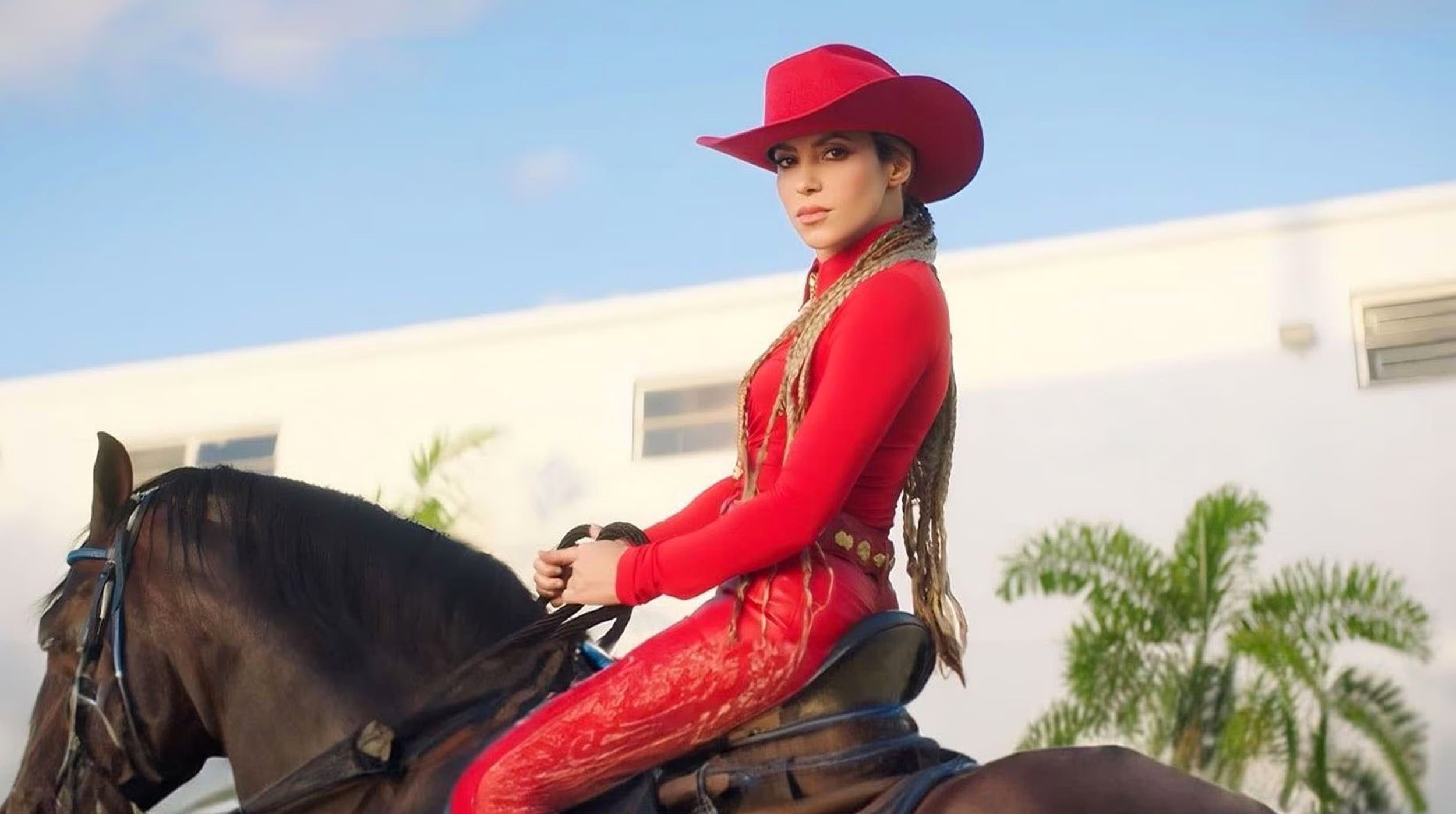 Incursiona Shakira en la música regional mexicana con “El Jefe” junto con Fuerza Regida
