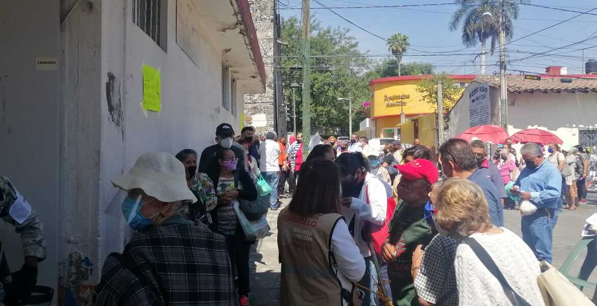 Hasta 3 filas para recibir vacuna vs COVID19 en Amatitlán, Cuernavaca