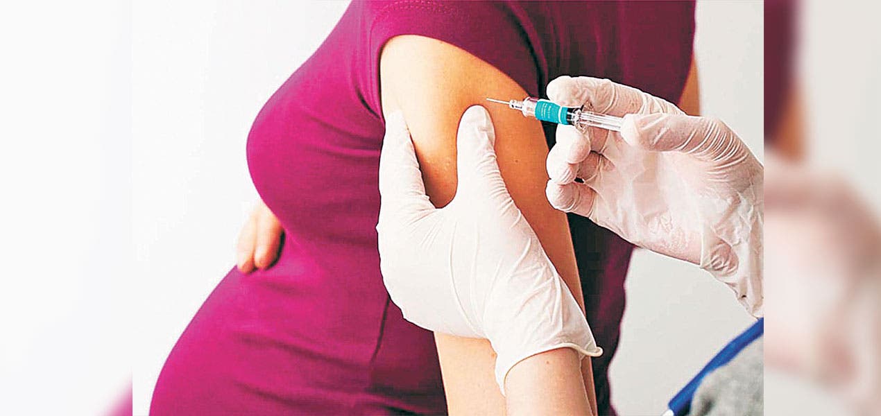 Vacunarán contra COVID a embarazadas en la novena semana de gestación