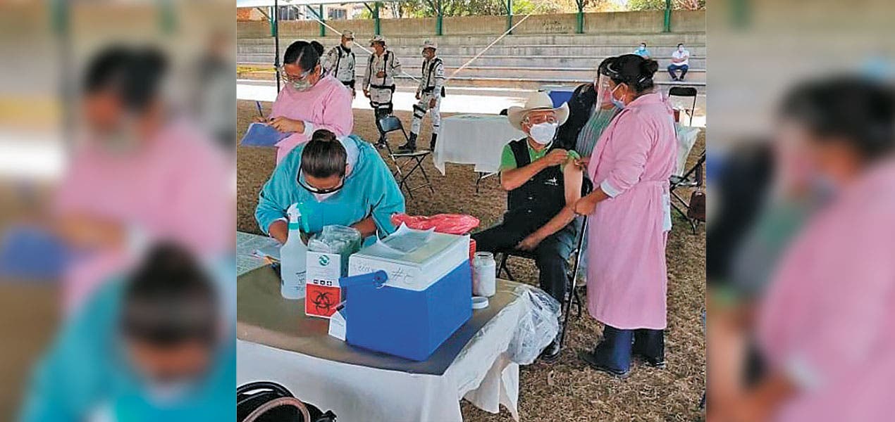 Primer día de vacunación en Tlayacapan y Totolapan Morelos vs COVID19