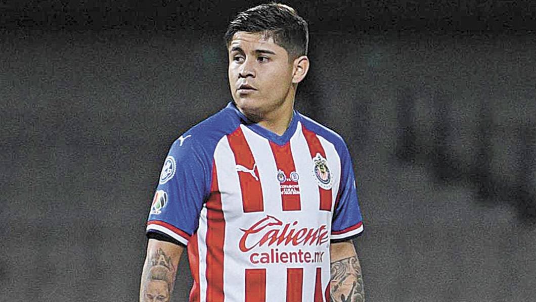 Los bajan de Chivas por fiesta