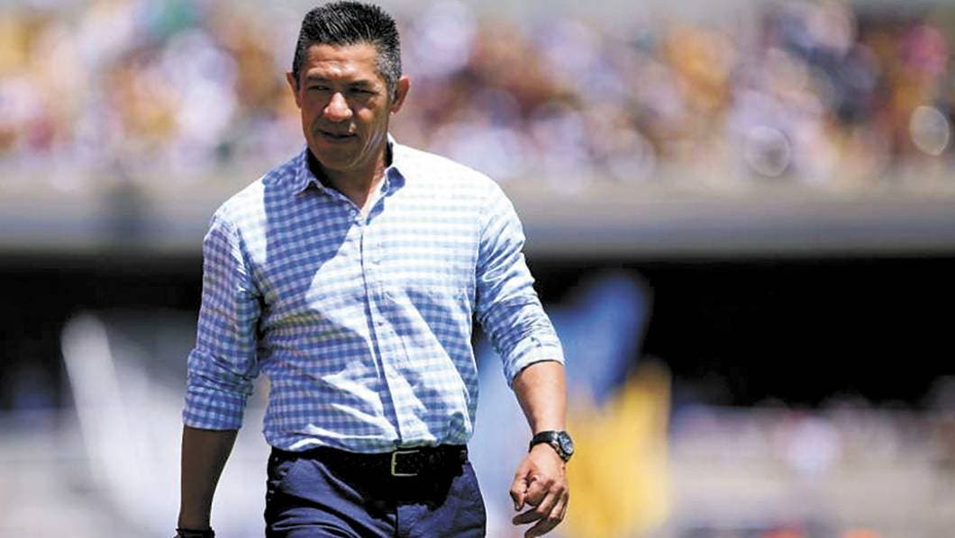 Ambriz presume a su León