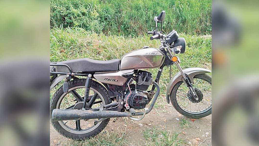 Atención. Un hombre resultó lesionado al caer a una barranca en Cuautla, luego de que perdiera el control de su moto.