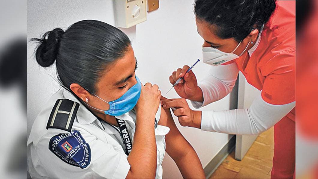 Personal de ERUM en Morelos recibió segunda dosis de la vacuna Pfizer contra el COVID-19