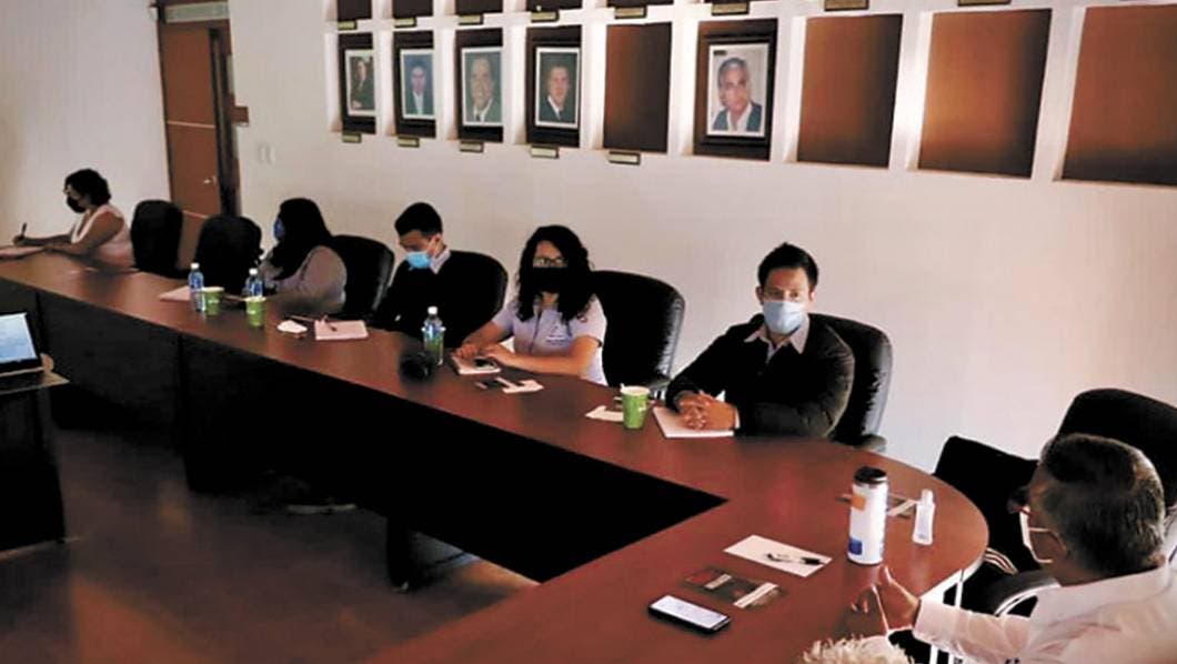 Reunión. Autoridades y empresarios de Cuernavaca.