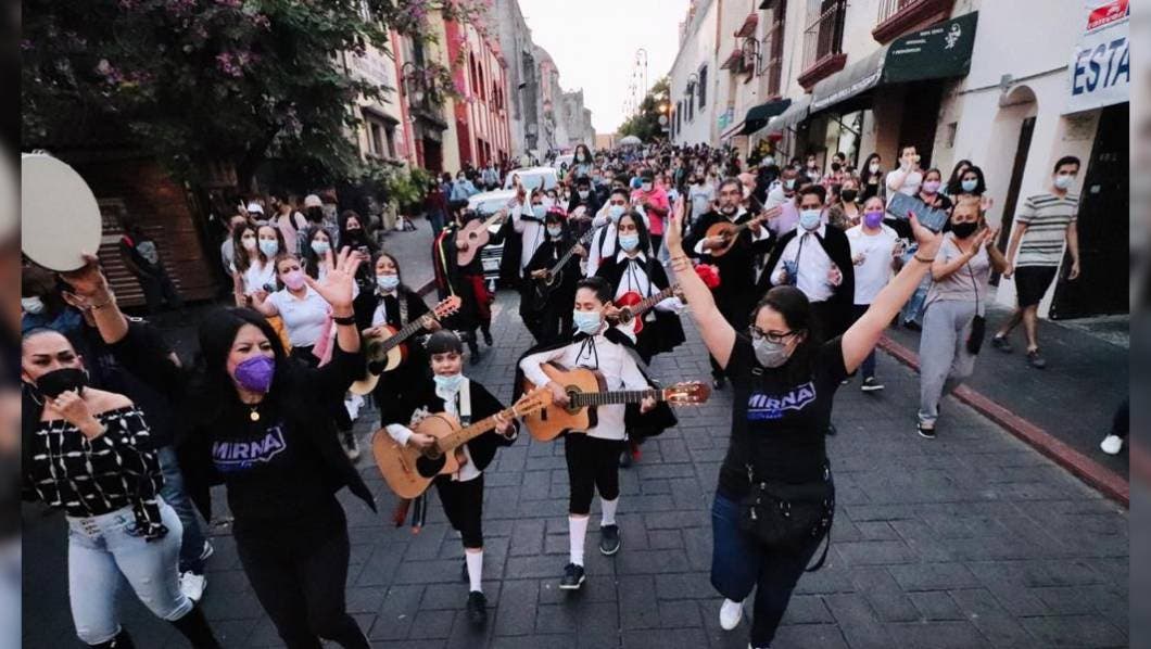 Un &eacute;xito la callejoneada convocada para festejar el D&iacute;a del M&uacute;sico en Cuernavaca