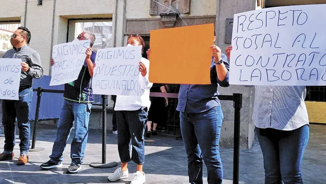 Emplazan administrativos a huelga a la UAEM