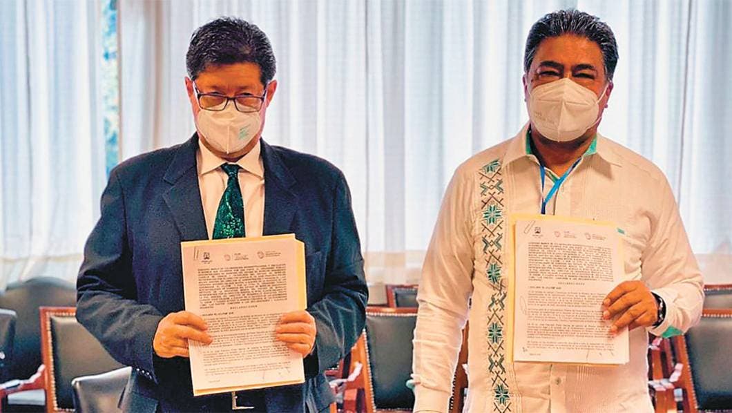 Entregan becas a docentes de Morelos