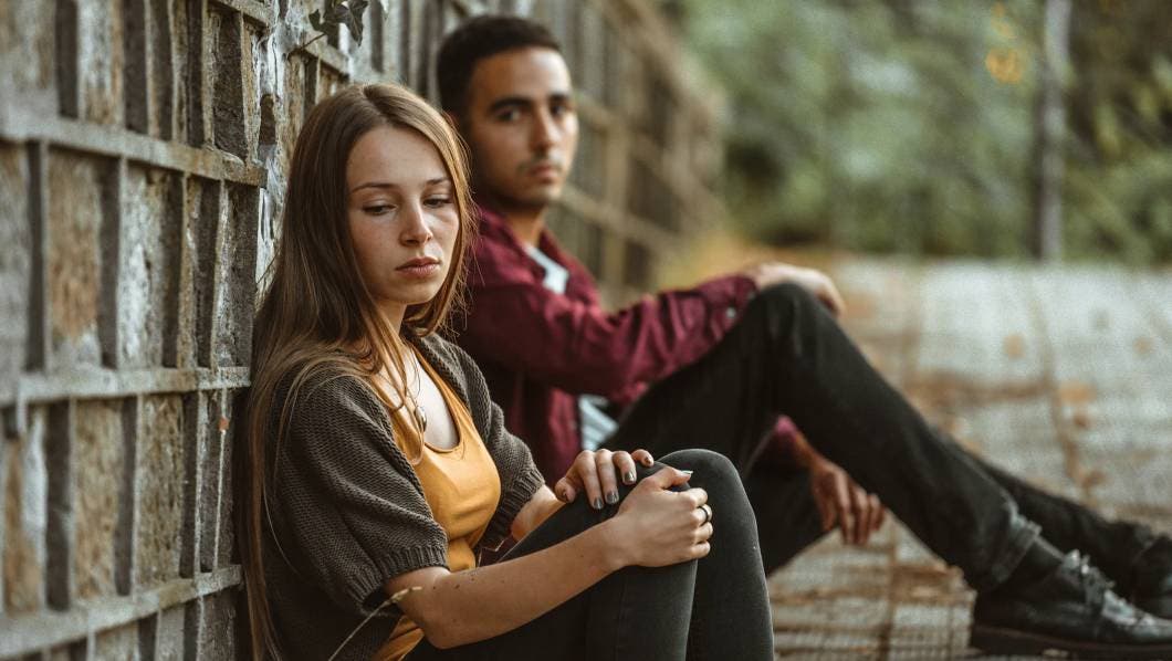 Lidiar con una pareja narcisista puede ser emocionalmente agotador, pero hay herramientas para proteger tu bienestar.