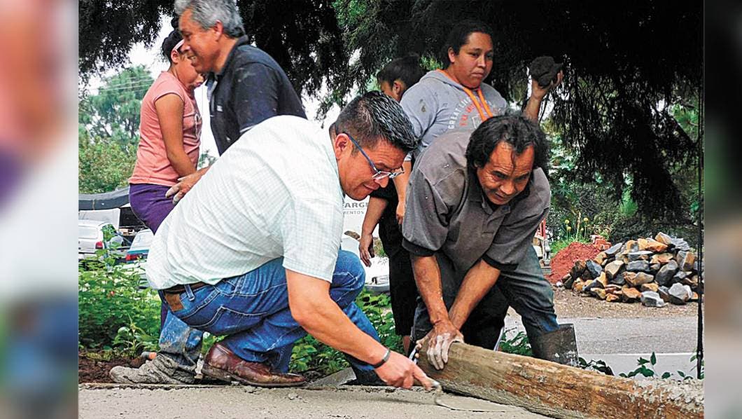 Rehabilitan calle en Huitzilac