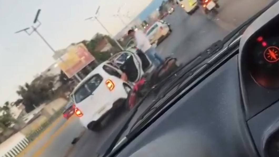 Choque múltiple provoca tráfico en carriles laterales del Paso Expréss