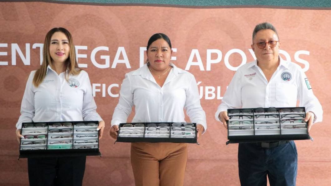 Alma Lidia Ocampo Arteaga, sub­di­rec­tora de la Uni­dad de la Bene­fi­cen­cia Pública de SSM, Adriana Villeda Sala­zar, direc­tora gene­ral del Cefe­reso 16 y Arturo Alcalá Ávila, direc­tor gene­ral del Cefe­repsi.