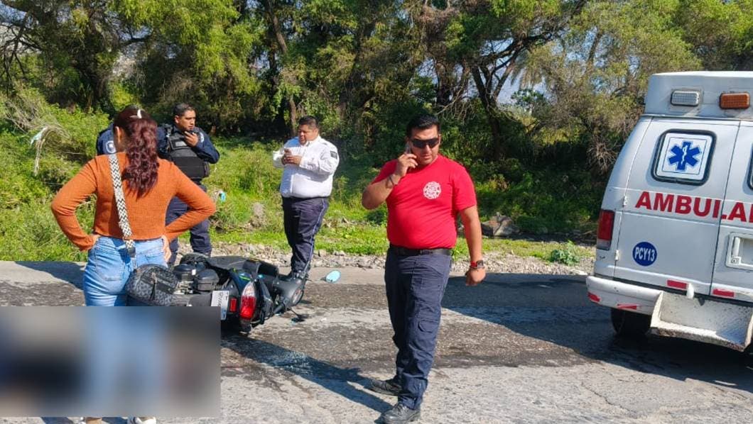 Accidente vial deja mujer lesionada en la carretera Oacalco–San Carlos