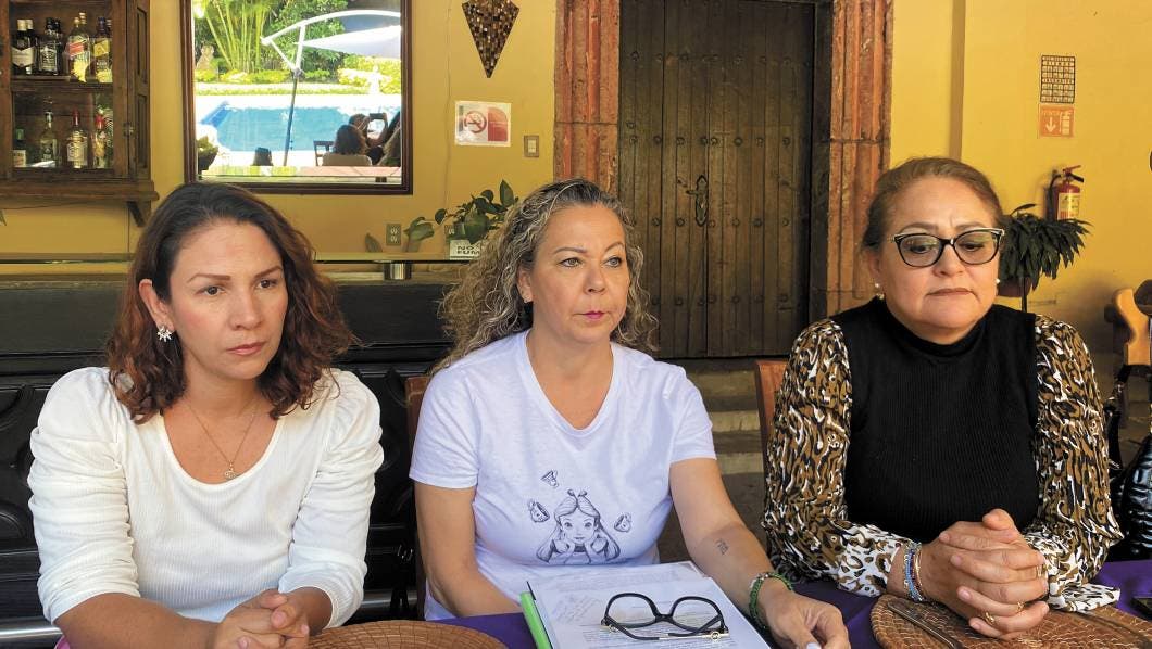 Denuncia al director del plantel