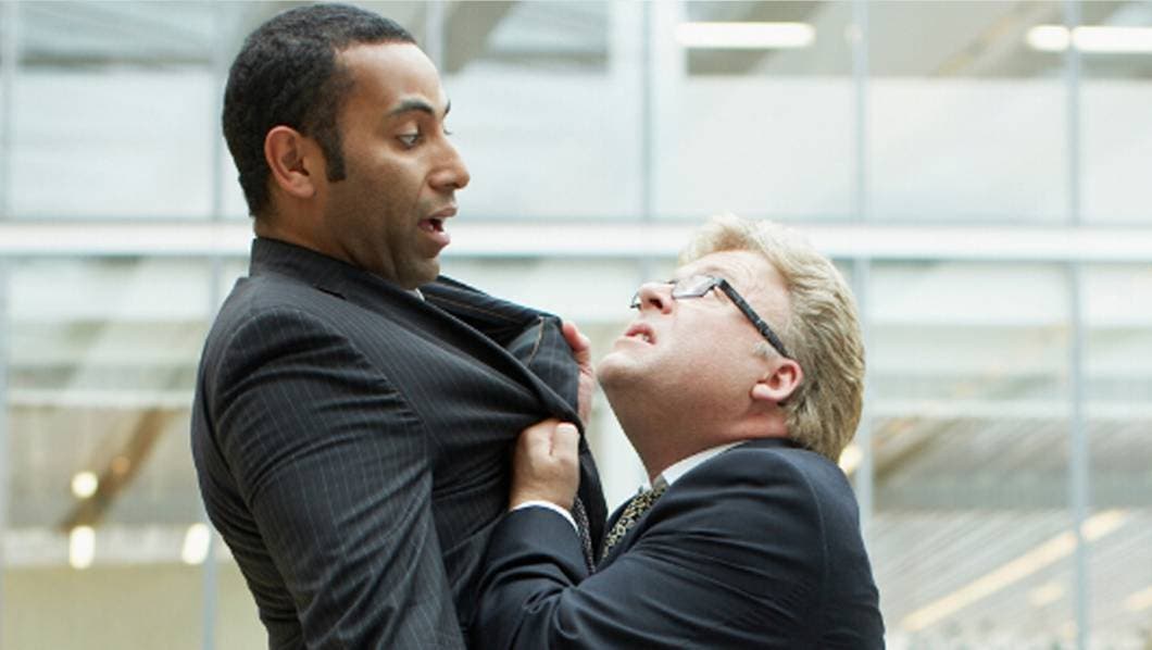 Un nuevo estudio explora cómo la insatisfacción con la altura puede afectar emociones como la envidia, los celos y la competitividad.