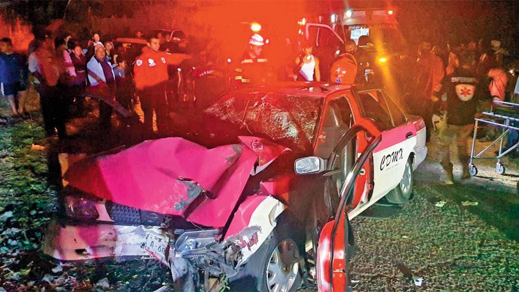 Resultan 5 lesionados en accidente en Ayala