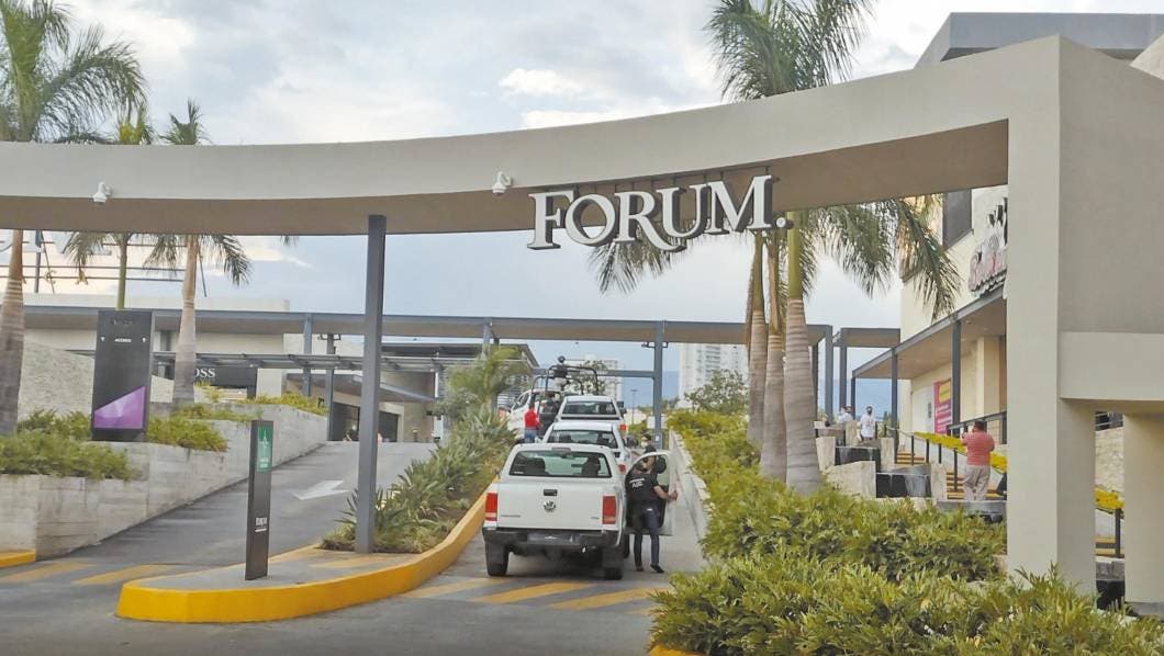 Desata pánico supuesto tiroteo en plaza comercial de Cuernavaca 