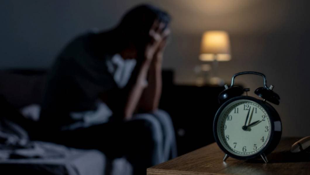 Cada vez más personas se acuestan de madrugada, atrapadas en rutinas de vigilia 