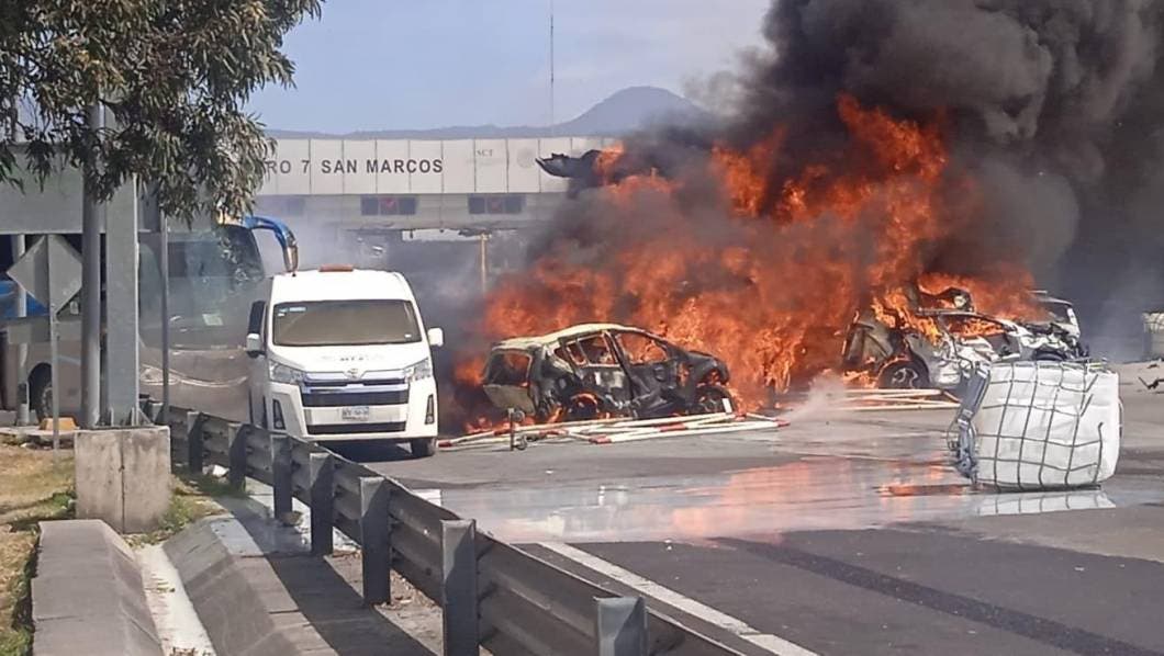 Fatal accidente en la México Puebla deja al menos 15 muertos
