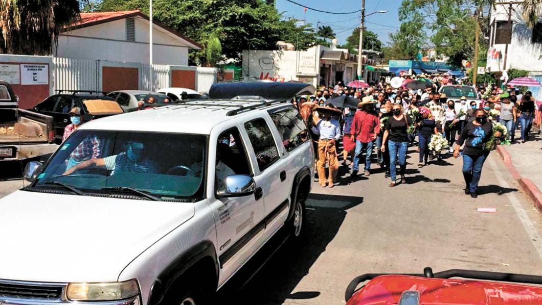 Rinden homenaje a médico fallecido de Zacatepec