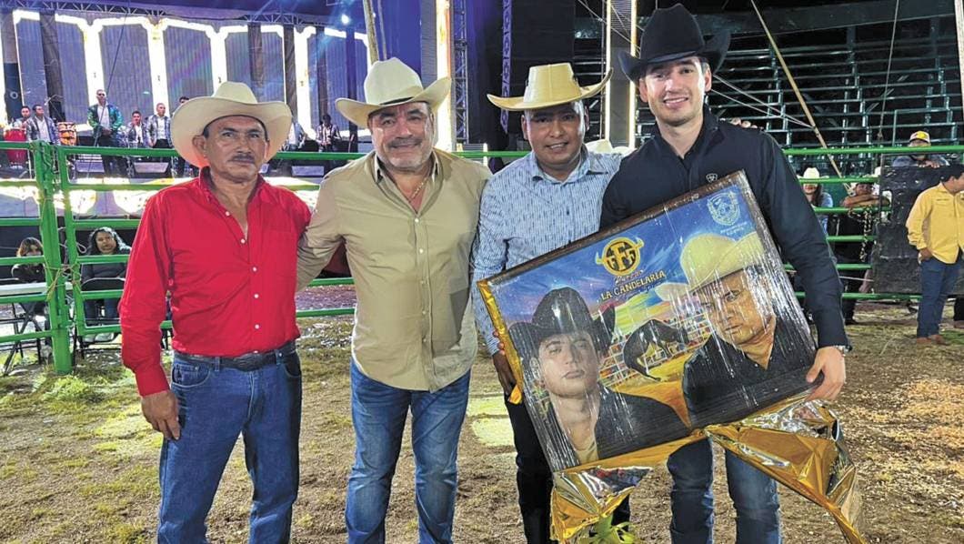 Vive Emiliano Zapata gran noche de jari­peo