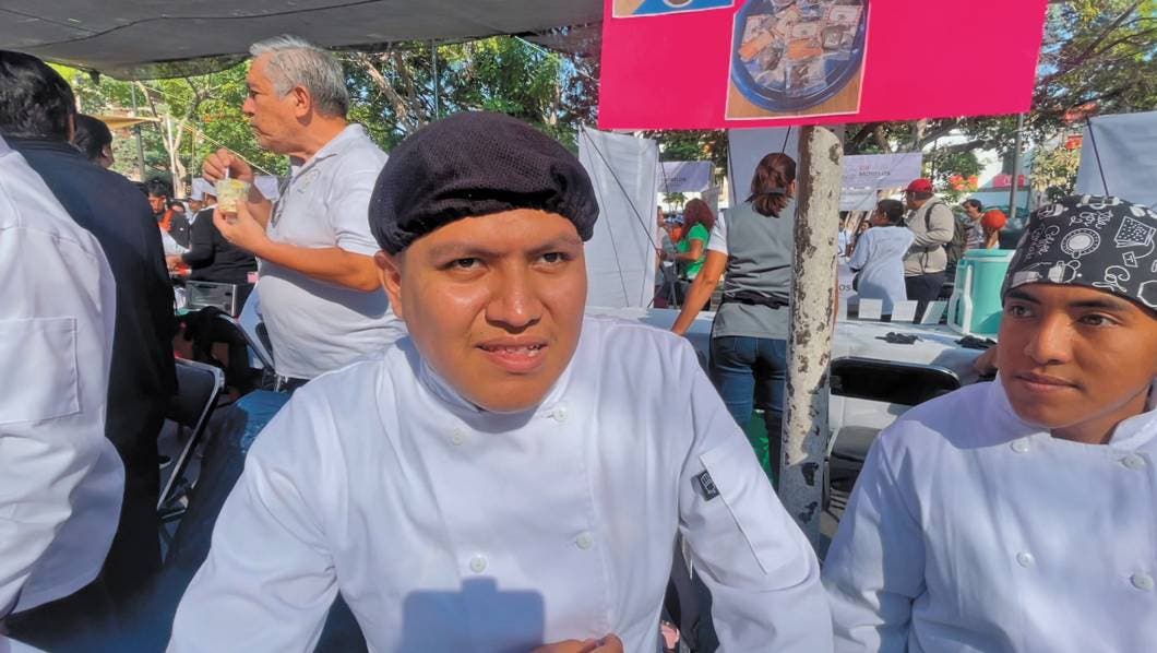 Moisés Cortés, joven con autismo y síndrome de Asperger