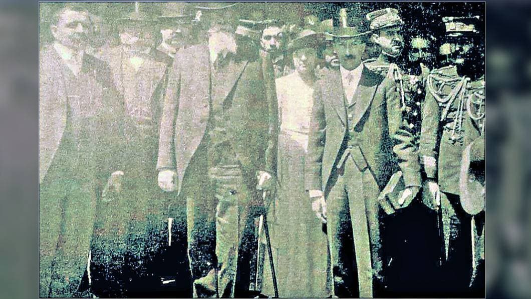 j En 1920 Venustiano Carranza (centro) nombró a Don León Salinas (a la derecha) como Secretario de Industria, Comercio y Trabajo. (Foto: Enrique Salinas Novión)