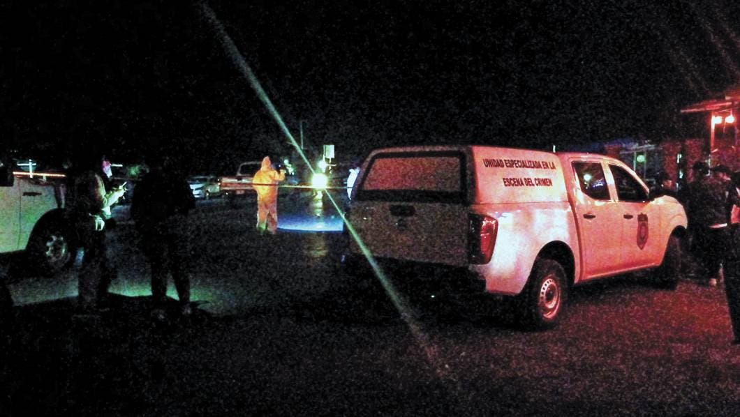 Auto arrolla a pareja en carretera Alpuyeca-Jojutla; ella muere