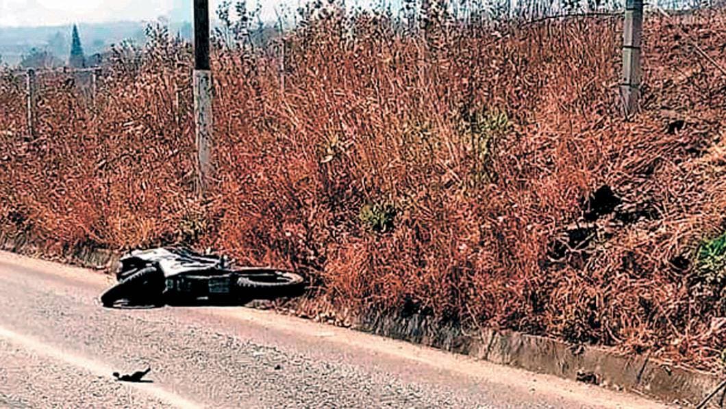 Se mata motociclista al chocar con una camioneta entre Tlayacapan y Totolapan
