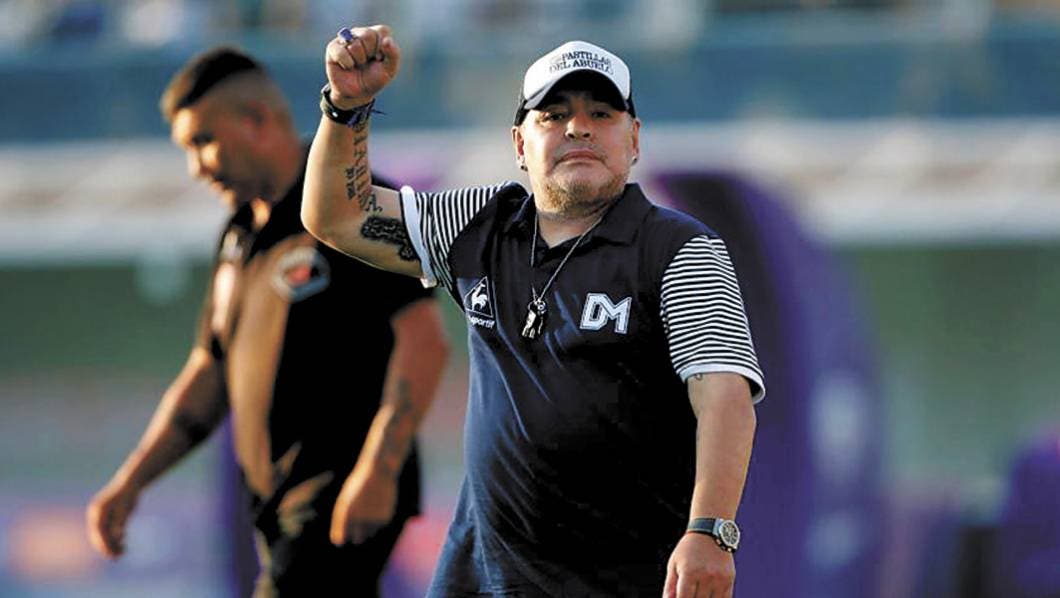 Internan a Maradona